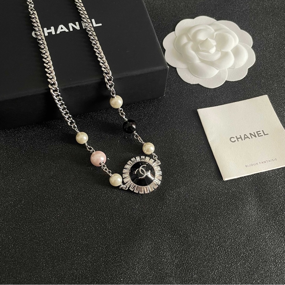 CHANEL Silver and Black Pearl Necklace - Picture 5 of 8